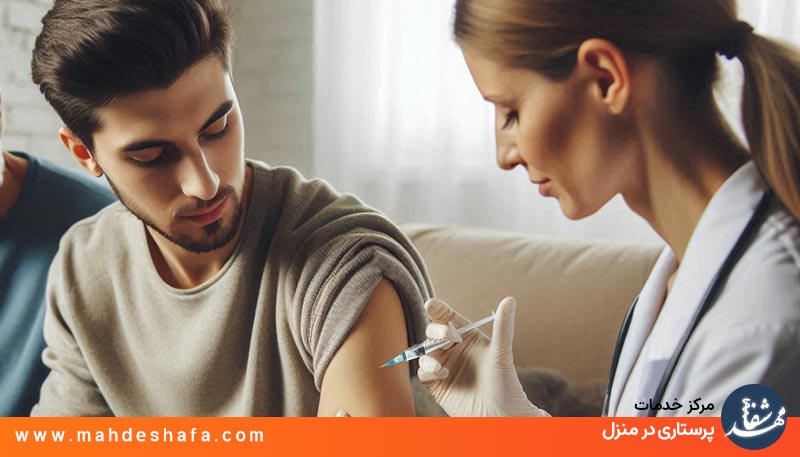 پزشک-متخصص-در-حال-تزریق-دارو-در-خانه