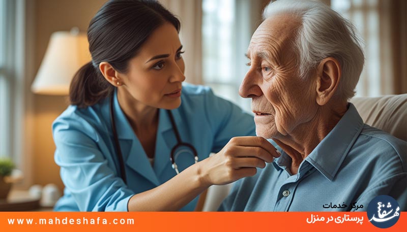 گفتاردرمان-مجرب-در-حال-ارزیابی-بلع-بیمار-در-خانه